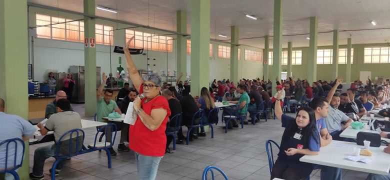 ASSEMBLEIA NA EMPRESA BRINQUEDOS BANDEIRANTE