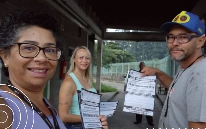 Entrega do boletim de convocação para assembleia aos trabalhadores e trabalhadoras da empresa Brinquedos Bandeirante.